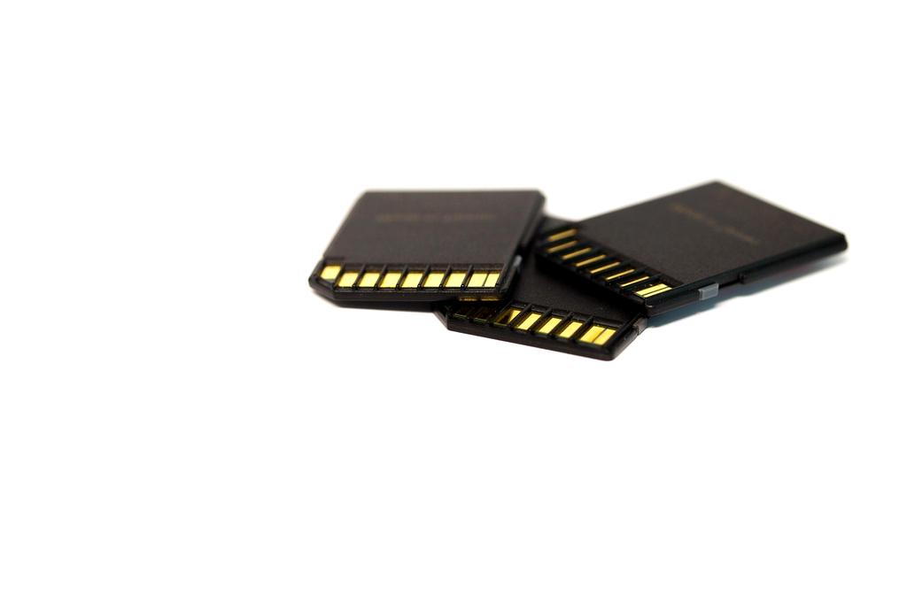 Molecular storage structure showing encrypted data protection layers